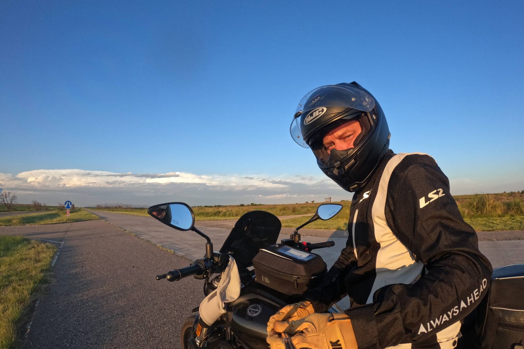 Sergio Obrist de Catriel a Tucumán en moto. Foto: Gentileza. 