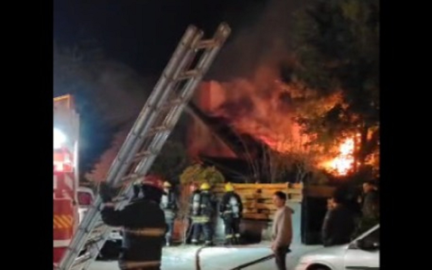 Incendio en San Martín de los Andes. Foto: gentileza Bomberos. 