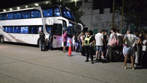 Drama en un viaje de egresados de Centenario: un chofer alcoholizado y otro sin licencia de conducir