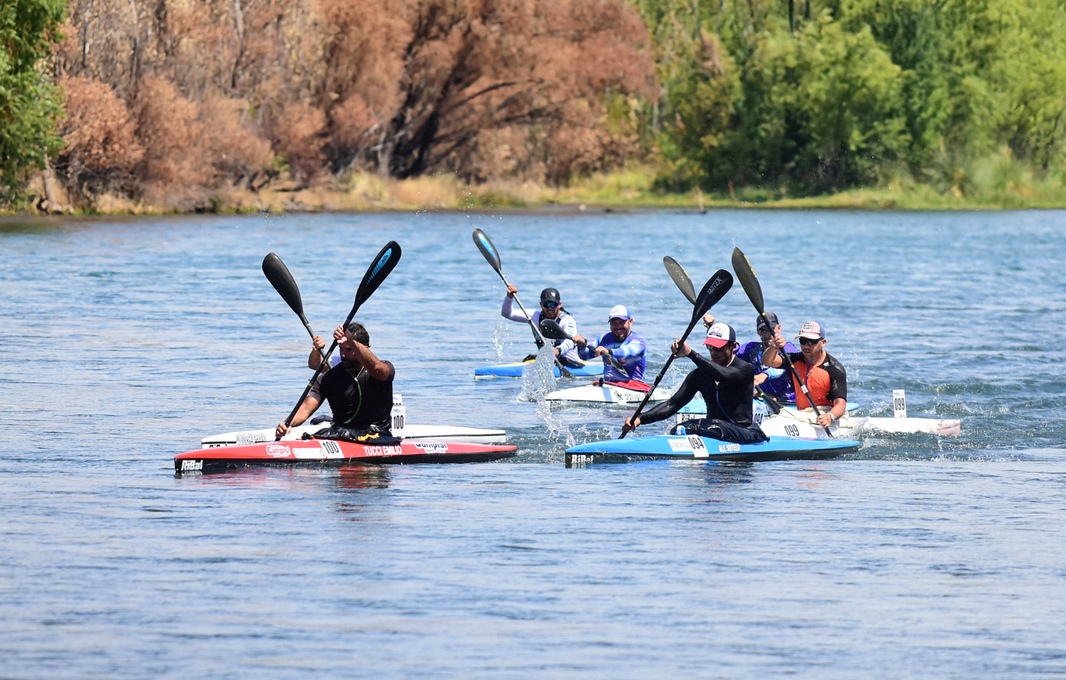 Los palistas dejaron atrás la primera etapa de la Regata, ahora se viene lo más exigente de la prueba.