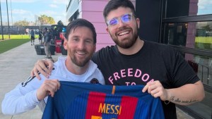 El emotivo encuentro entre Lionel Messi y el streamer La Cobra: «Te quiero con todo mi corazón»