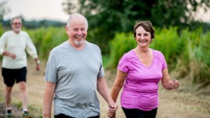 Cuánto tiempo caminar después de los 60 para mantenerse saludable