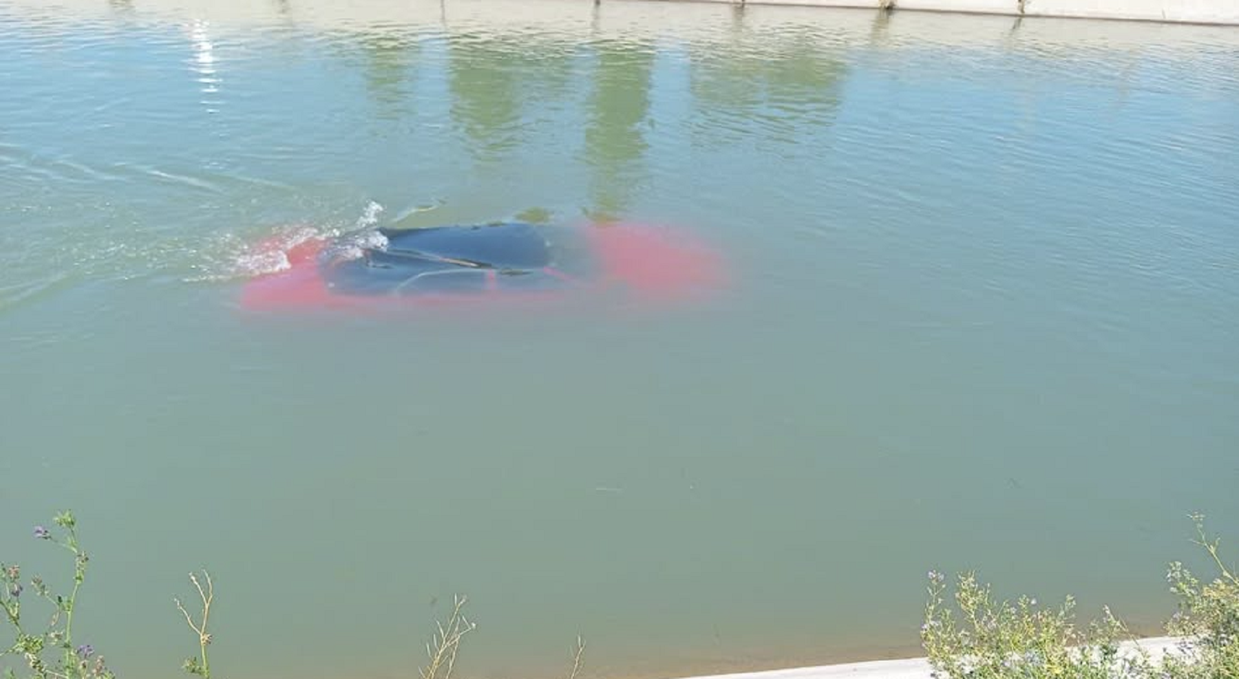 Manejaba ebrio y terminó adentro del canal en Roca. Foto: gentileza
