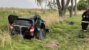 Murieron su esposa y dos hijos: iba a 160 km/h, perdió el control y su auto volcó