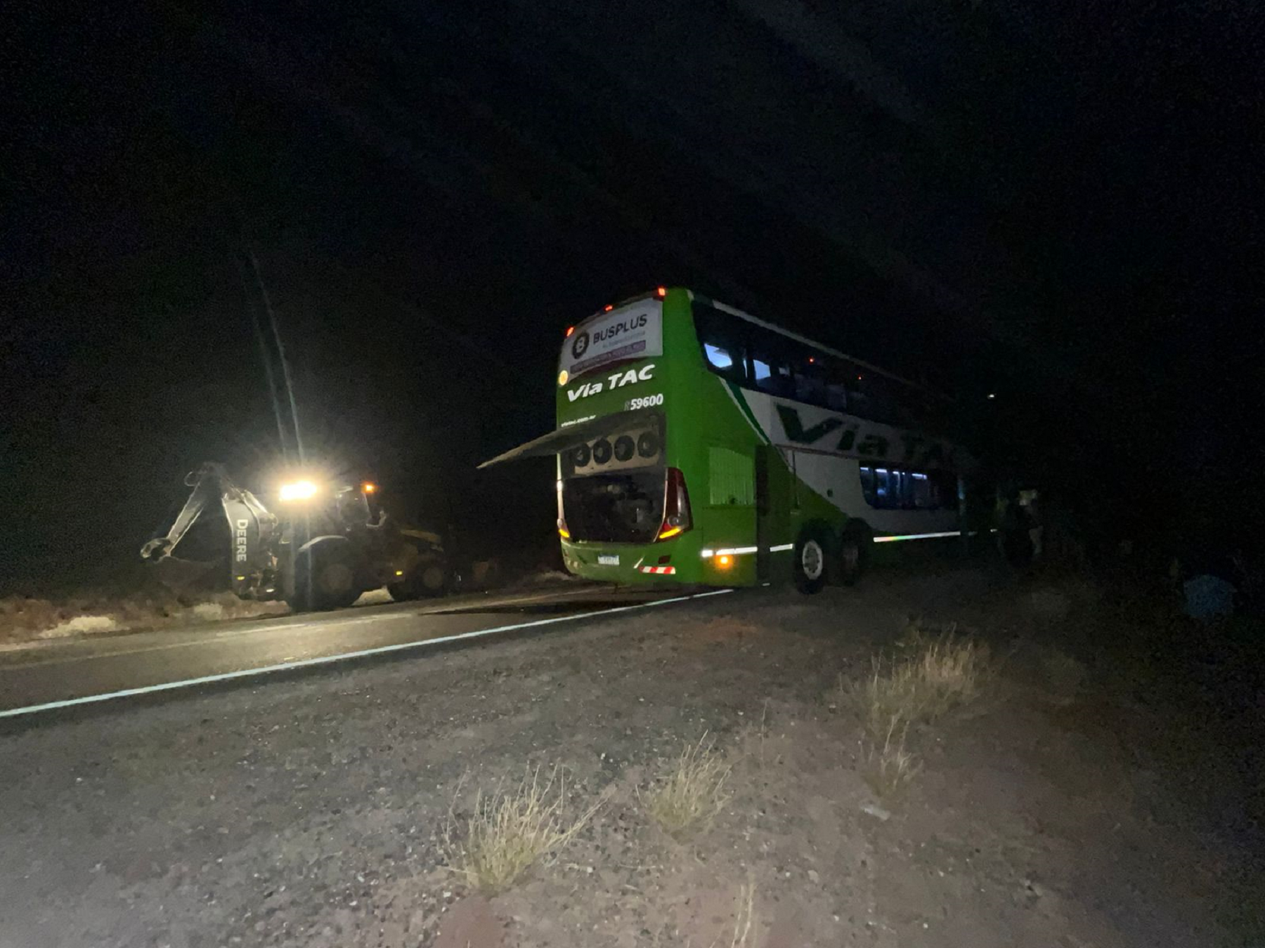 Colectivo varado cerca del Chocón.