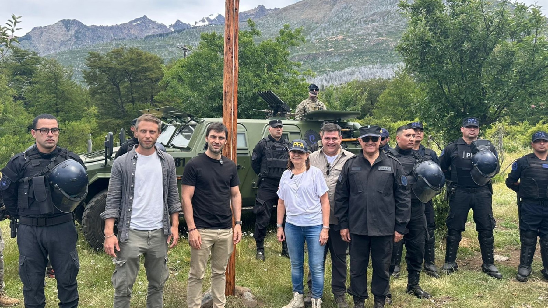 La ministra de Seguridad, Patricia Bullrich, viajó a Chubut para liderar el desalojo. 