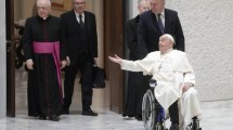 Imagen de El papa Francisco se lastima el brazo en una caída, la segunda en poco más de un mes