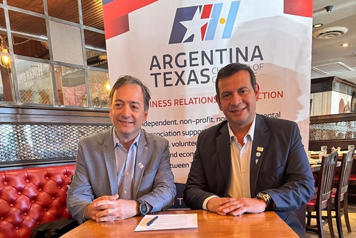 Fernando Banderet firmó un acuerdo con la Cámara de Comercio Argentina Texas. Foto: gentileza.