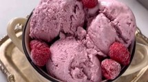 Imagen de Helado hecho en casa con yogur y frutos rojos