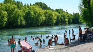 Ola de calor con 13 provincias bajo alerta este domingo: al sur de Río Negro se eleva a naranja