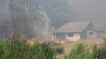 Imagen de Incendio descontrolado en Epuyén, Chubut: «Tuve que evacuarme porque el fuego avanzaba hacia mi casa»