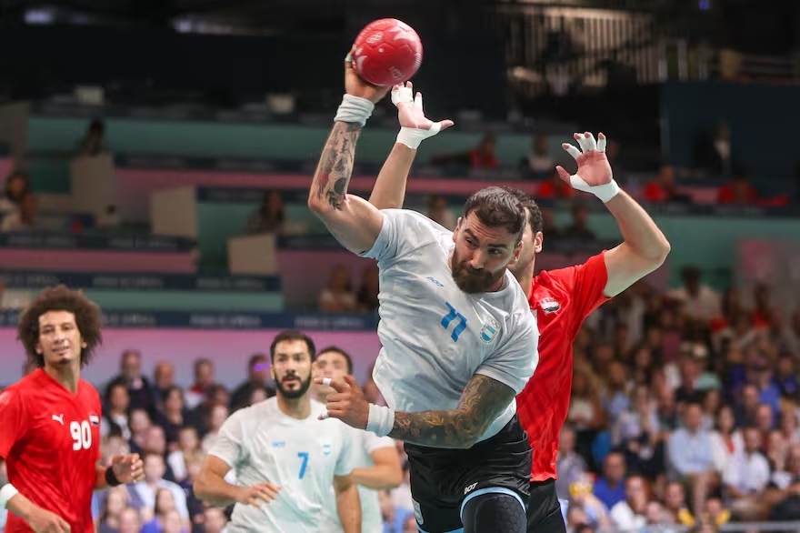 Lucas Moscariello es uno de los pocos jugadores de los Gladiadores que disputó el último partido ante Egipto, en los Juegos Olimpicos en 2024. (Foto: Santiago Filipuzzi, LN)