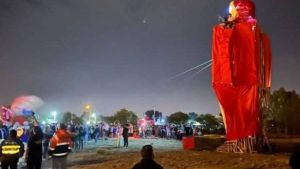 La impresionante quema de muñecos gigantes para recibir Año Nuevo en Viedma y Carmen de Patagones