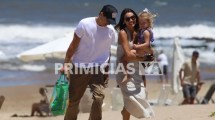 Imagen de Pampita y Roberto García Moritán se mostraron juntos con su hija Ana en la playa: las fotos