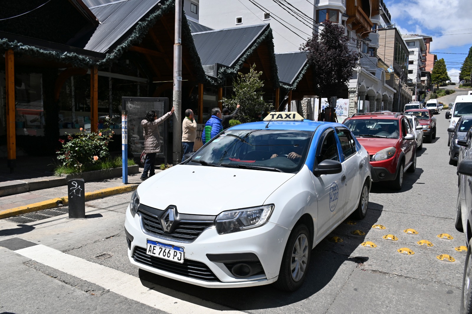 Los taxis de Bariloche tienen su propia aplicación para competirle con un "servicio habilitado" a Uber y Cabify. Foto: Chino Leiva