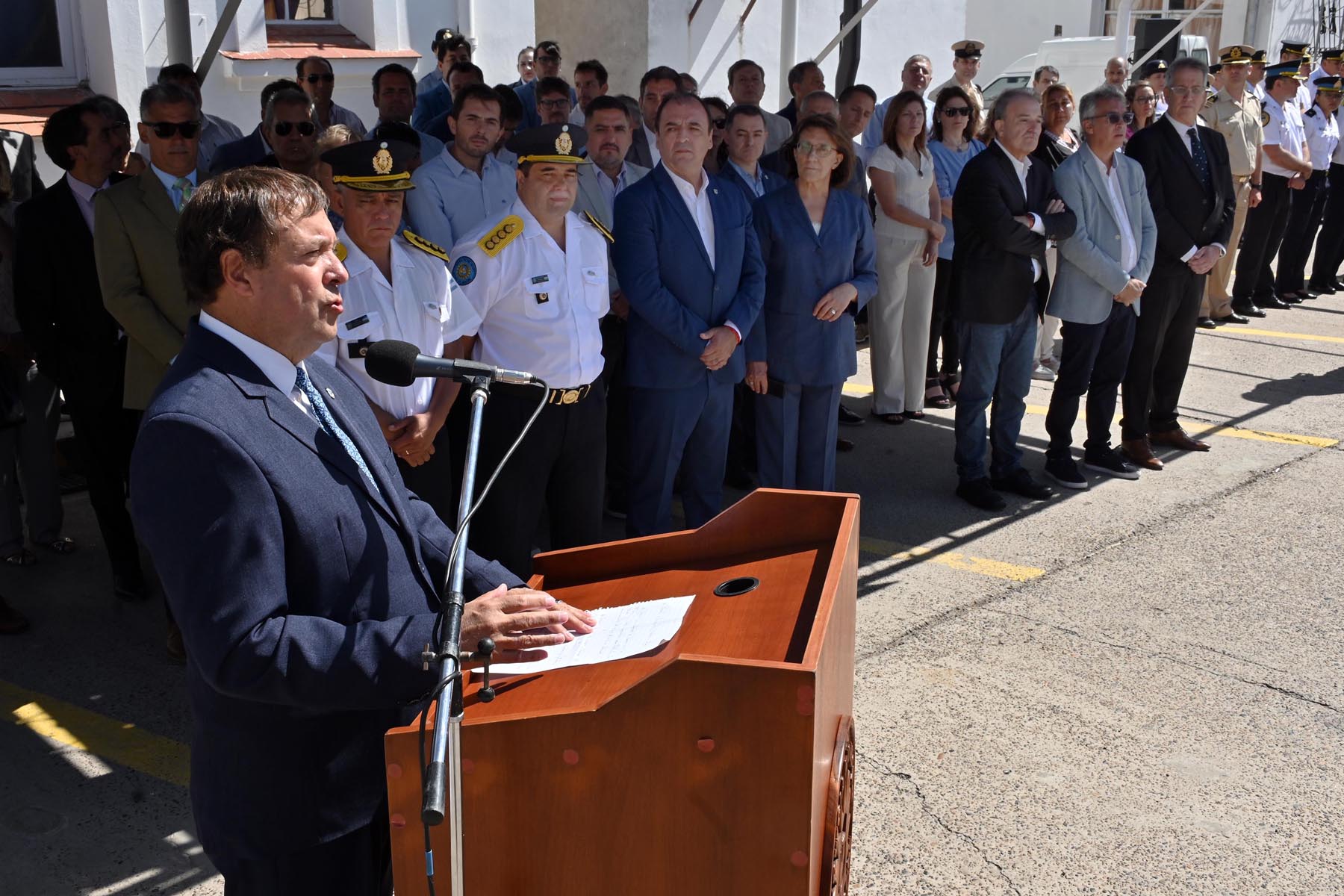 El gobernador Alberto Weretilneck realizó en la primera semana del año  dos comabios importantes en el Gobierno: cambió a la jefa policial y apartó al primer ministro de su tercera gestión. Foto: Marcelo Ochoa