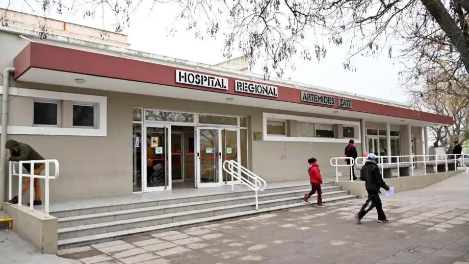 El joven se encuentra internado desde el 30 de diciembre último en la terapia intensiva del hospital de Viedma. (foto de archivo)  