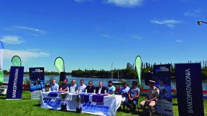 La Regata del Río Negro fue presentada en Viedma: «Volver a salir de una ciudad de Neuquén es muy importante»