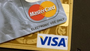 Visa y Mastercard deben devolver dinero a sus clientes: cómo reclamar el reembolso