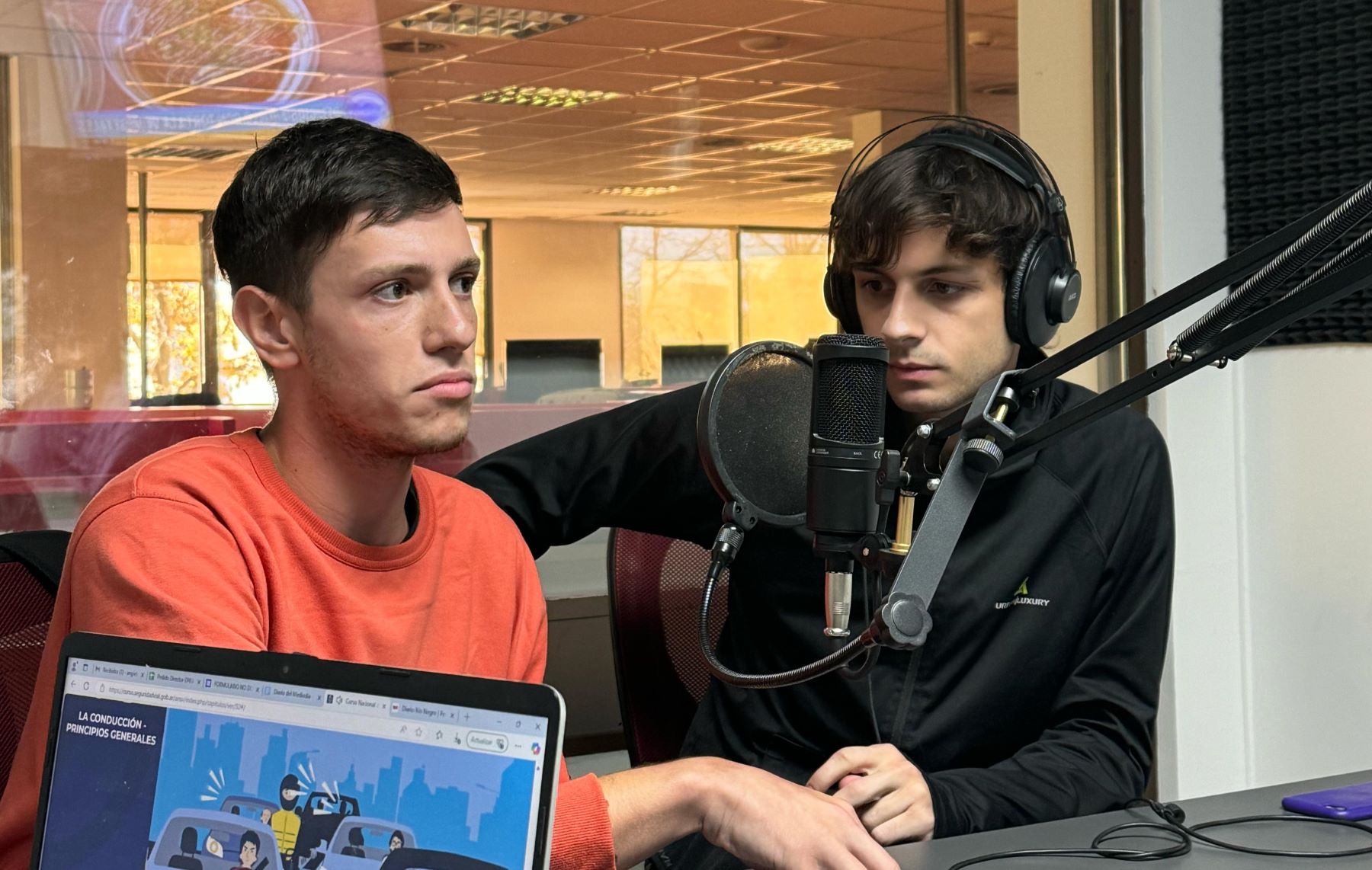 Jóvenes de Roca crearon un  App para compartir viajes. 