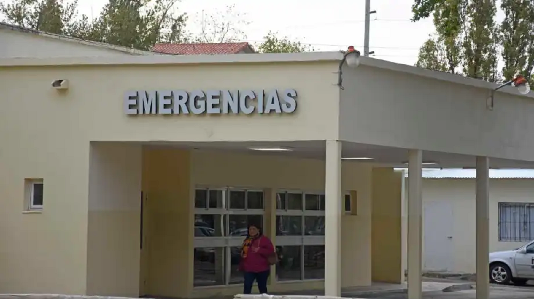 El hombre fue trasladado al hospital por personal del Siarme con una herida en el estómago. Foto: Juan Thomes.