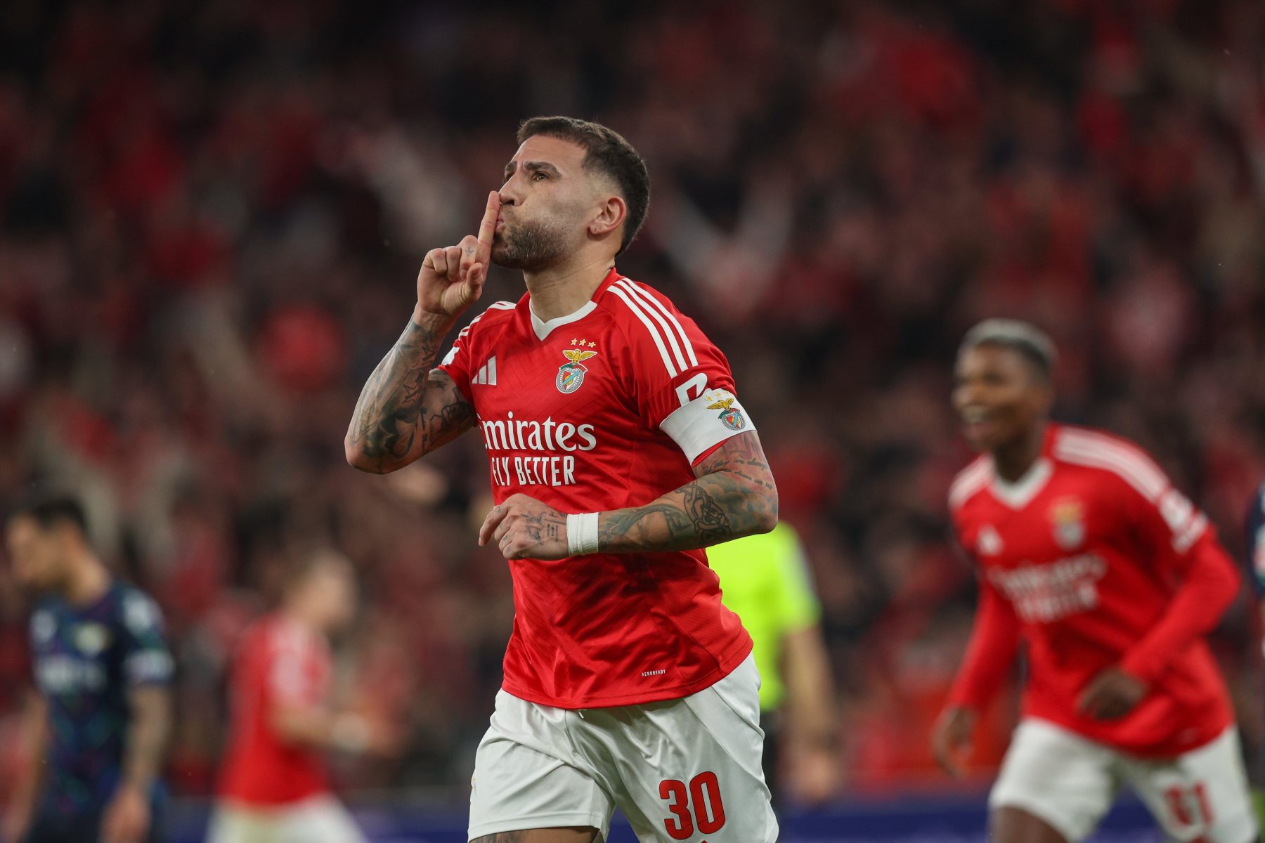 Otamendi marcó por segunda vez consecutiva para el Benfica.