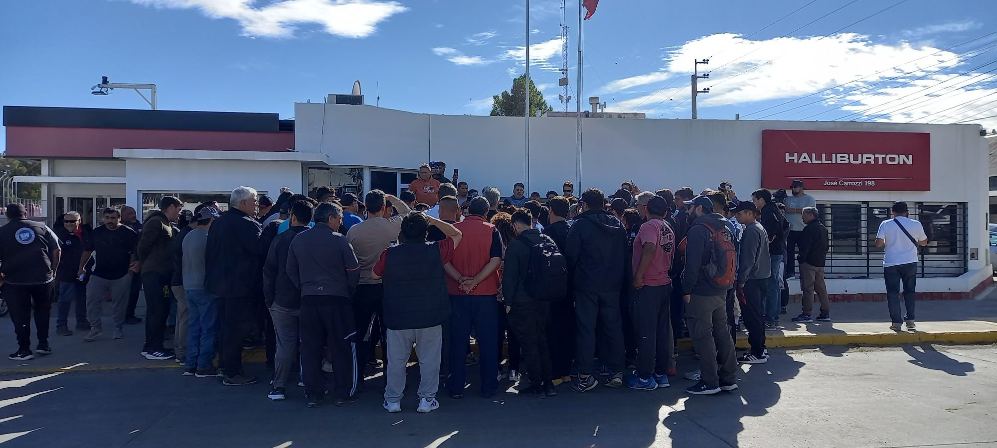 La petrolera Halliburton despidió más de 260 trabajadores en Comodoro Rivadavia y amenaza con cerrar su base en Chubut