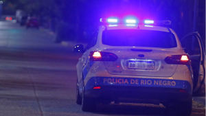 Dos apuñalados en pleno centro de Roca por una riña: uno de ellos fue hospitalizado