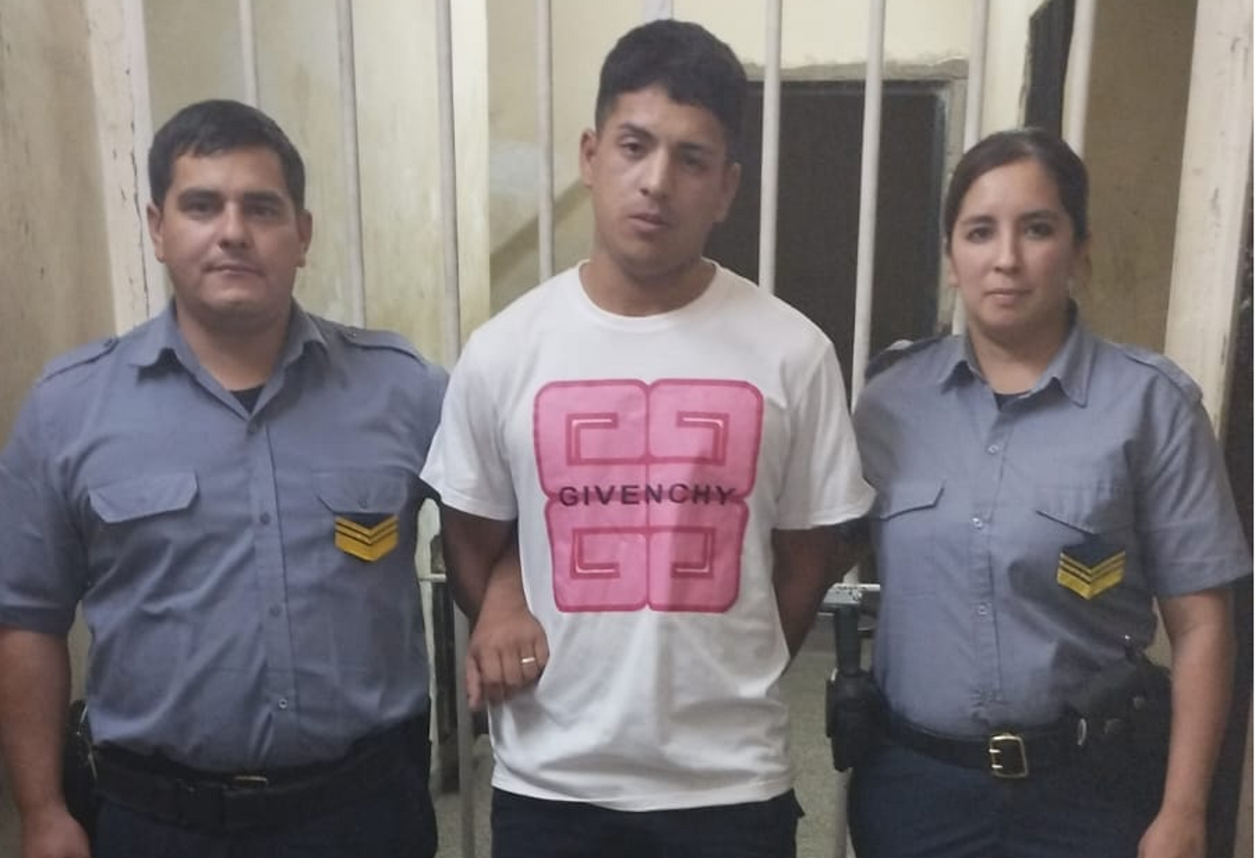 Para llevar a cabo el escape, rompieron un candado y abrieron dos puertas, que tenían cerradura con llave. Foto: gentileza Policía de Río Negro.