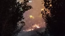 Imagen de Incendios en la Patagonia, en vivo: dos casas quemadas en Bariloche, mientras llueve en El Bolsón, Lago Puelo y Epuyén