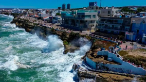 Mareas extraordinarias en Las Grutas: podrían superar los 8 metros este domingo, las horas más complicadas