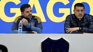 Gago resiste en Boca, pero la postura de Riquelme y el Consejo es inalterable