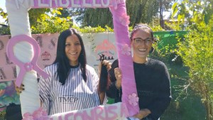 Donaron cabello para pacientes con cáncer en Roca: la solidaridad llega en forma de pelucas