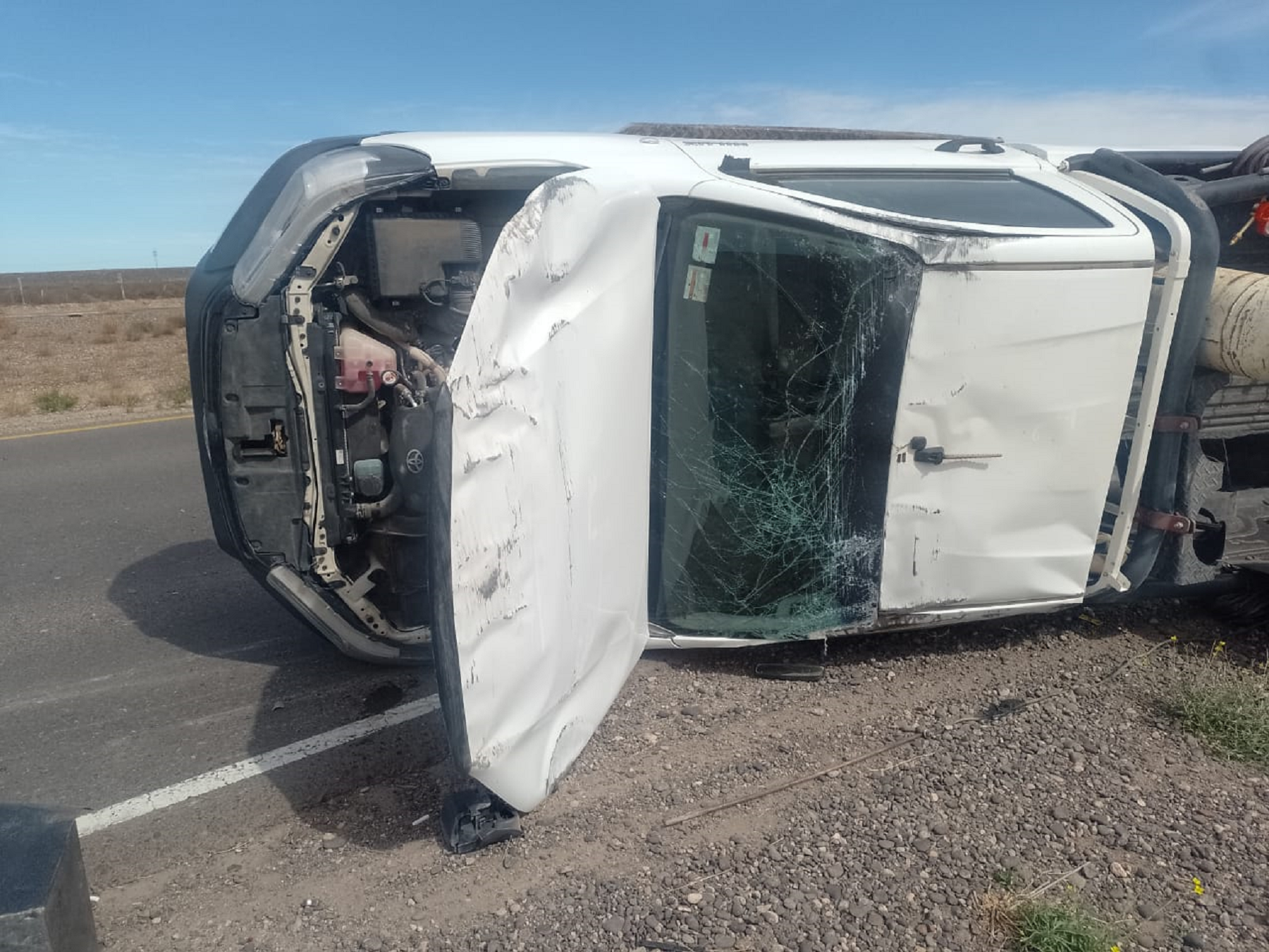 Impresionante vuelco camino a Vaca Muerta, en Ruta 51. (Gentileza).