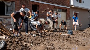 En 14 fotos | Bahía Blanca golpeada por el temporal, las imágenes que reflejan los daños y la solidaridad de su gente