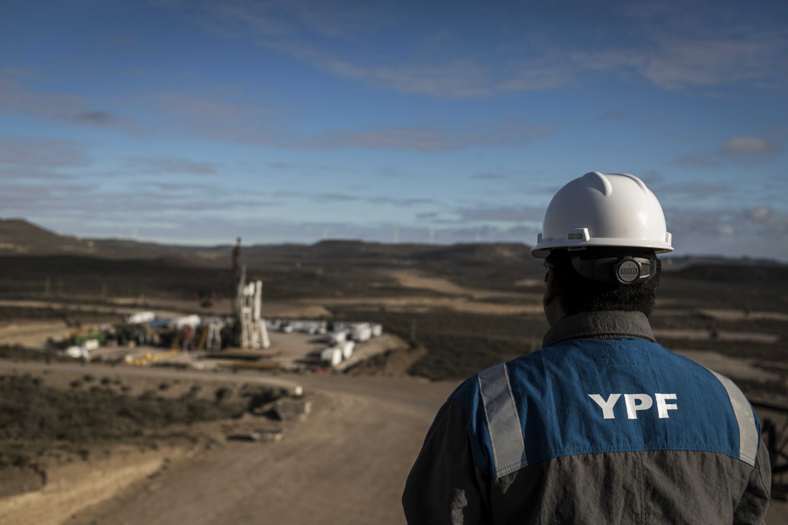 YPF acordó con Santa Cruz el traspaso de 10 áreas petroleras