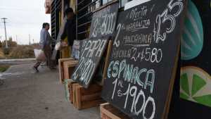 Cazadoras de «ofertas» en Roca: comparten desde la solidaridad en el Día del Vecino